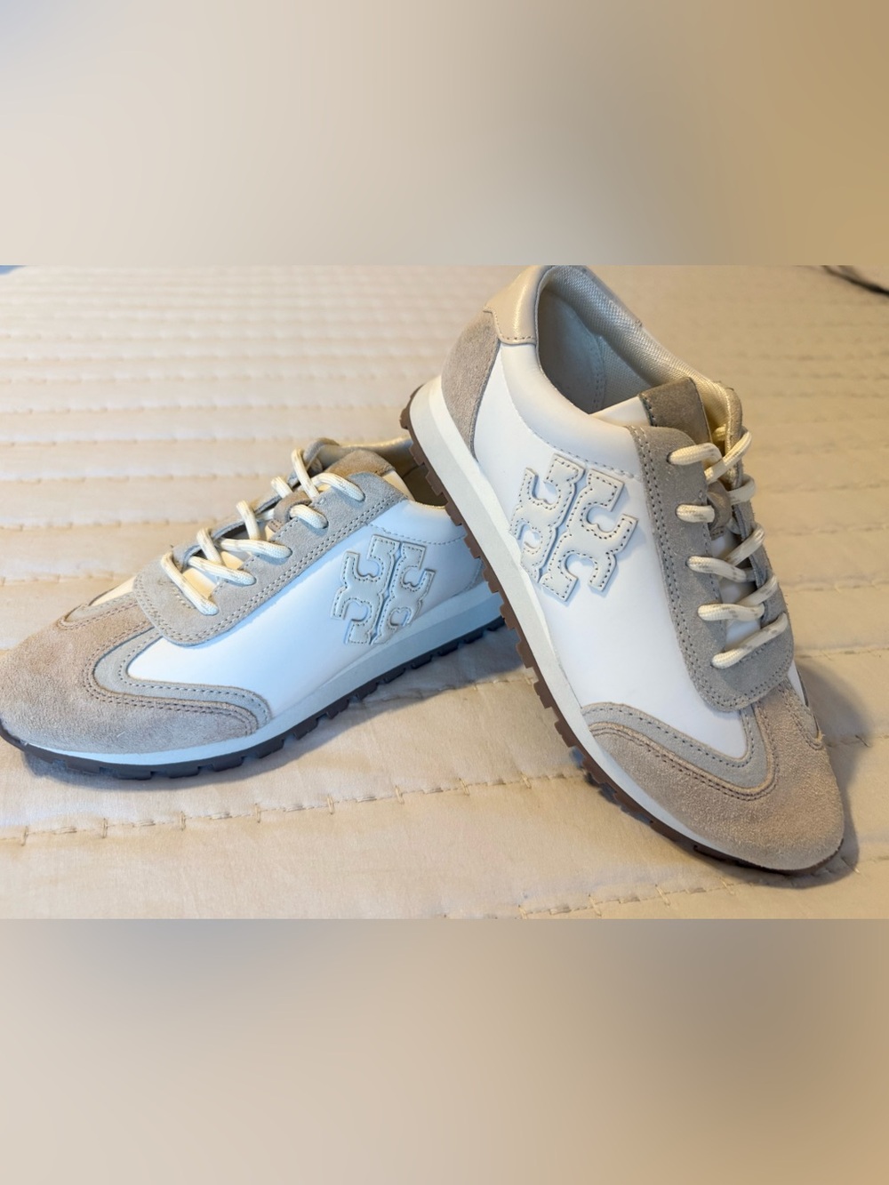 Tory Burch Hank Sneakers Snow White Beige Suede Leather 5.5. Never worn